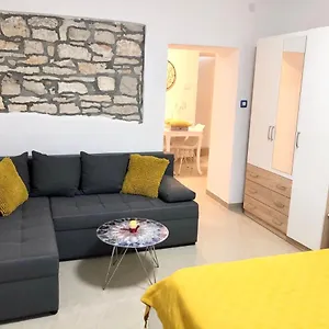 Eni & Dani , Pula Kroatië