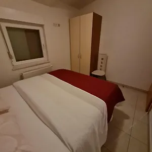 Niki 2 , Kaštela Kroatië